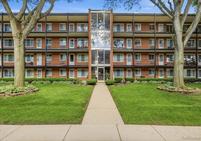2915-w-13-mile-rd-308-royal-oak-mi-48073/hzid_de771355