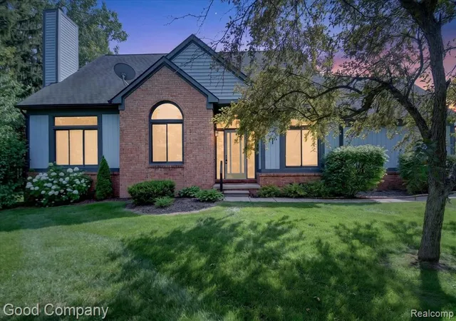 2701-lochmoor-blvd-lake-orion-mi-48360-1944/hzid_6b707602