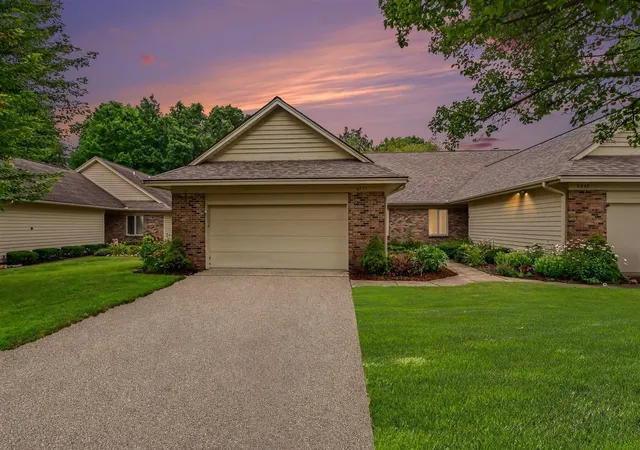 6971-pinehurst-ln-rockford-mi-49341/hzid_8fb68b84