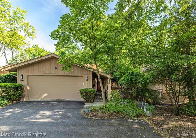 3685-quail-holw-dr-bloomfield-hills-mi-48302-1250/hzid_d9ed8bfa