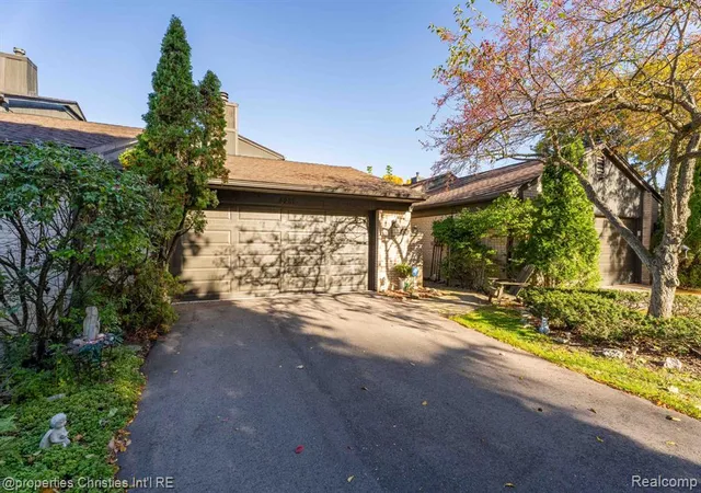 4261-wabeek-lake-dr-bloomfield-hills-mi-48302/hzid_8caee552