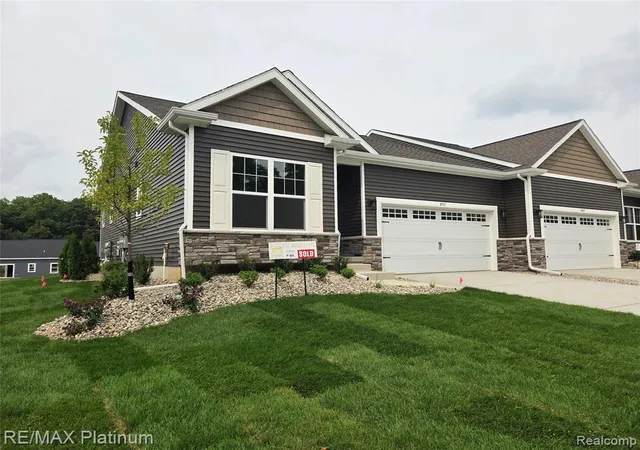 867-oakwood-cir-25-fenton-mi-48430/hzid_9f1aed05