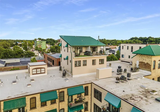 110-n-harbor-310-grand-haven-mi-49417/hzid_637ea6c0