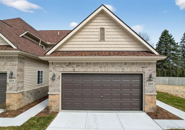 16545-savor-ln-28-clinton-township-mi-48035-3214/hzid_d335a46f