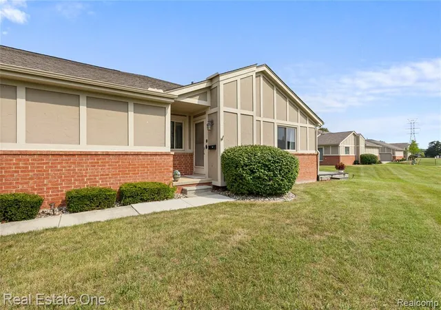 18515-brookside-ln-16-clinton-township-mi-48038-5246/hzid_148b832e