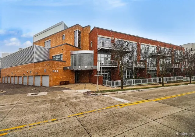 322-e-harrison-ave-royal-oak-mi-48067/hzid_202704d5