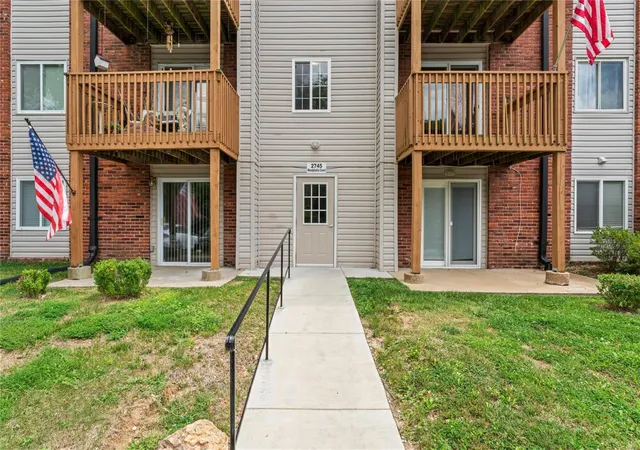 2745-westphalia-ct-f-st-louis-mo-63129/hzid_d108543a