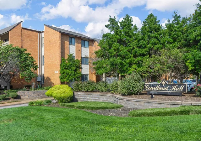 950-e-rue-de-la-banque-301-saint-louis-mo-63141/hzid_8537e9eb