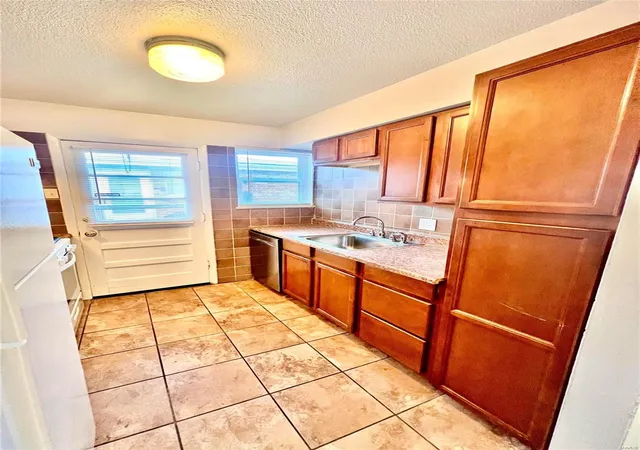 10760-tropic-dr-60-62-st-ann-mo-63074/hzid_3fbd9f73