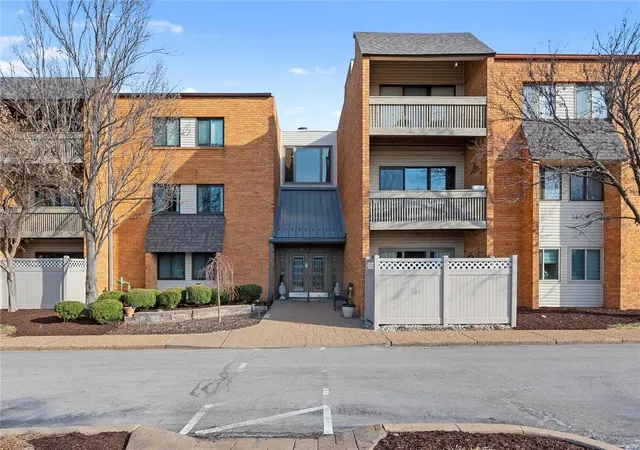 950-e-rue-de-la-banque-110-saint-louis-mo-63141/hzid_d8f225d9