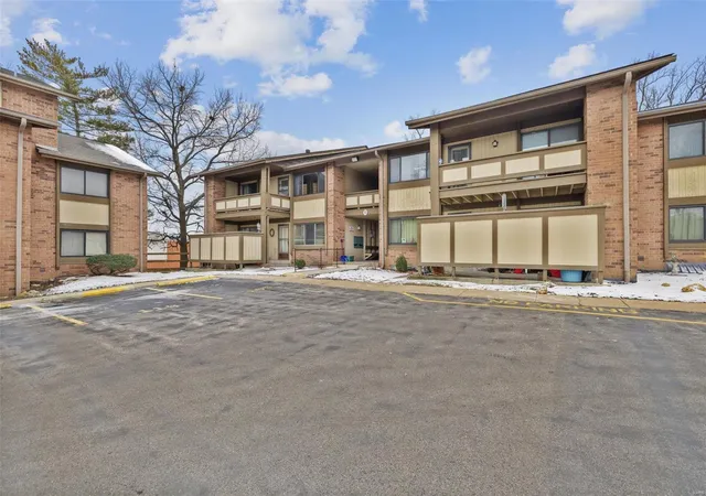 10-fairways-cir-g-st-charles-mo-63303/hzid_9d92ae18