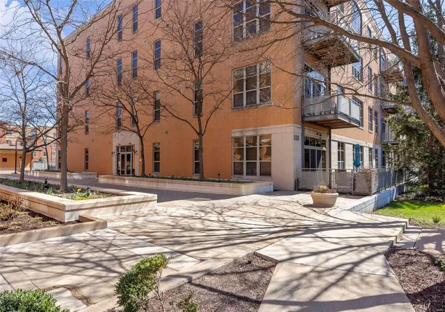 630-emerson-rd-304-st-louis-mo-63141/hzid_db7baa77