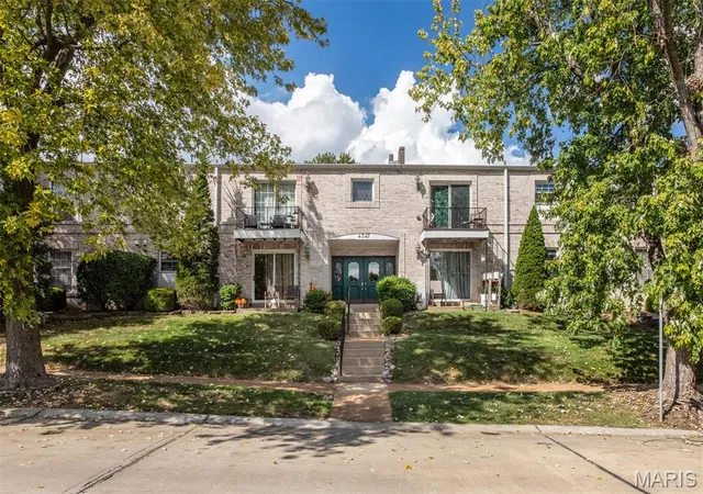 4347-chateau-de-ville-dr-g-st-louis-mo-63129/hzid_2017b119
