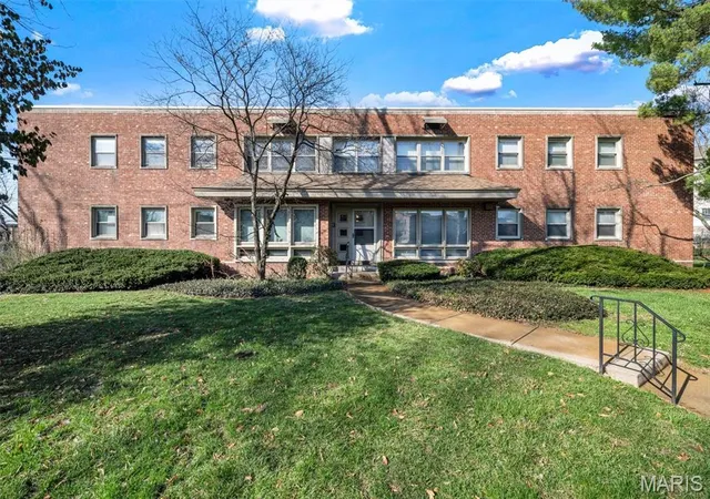 3-delcrest-ct-102-university-city-mo-63124/hzid_96e38a85