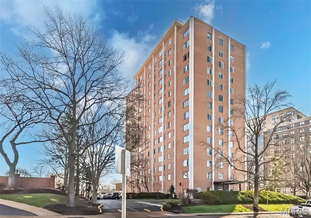 900-s-hanley-rd-5c-st-louis-mo-63105/hzid_1d3b8e14