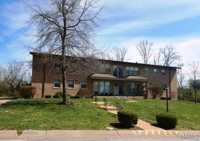 4-delcrest-ct-201-university-city-mo-63124/hzid_e6ea5622
