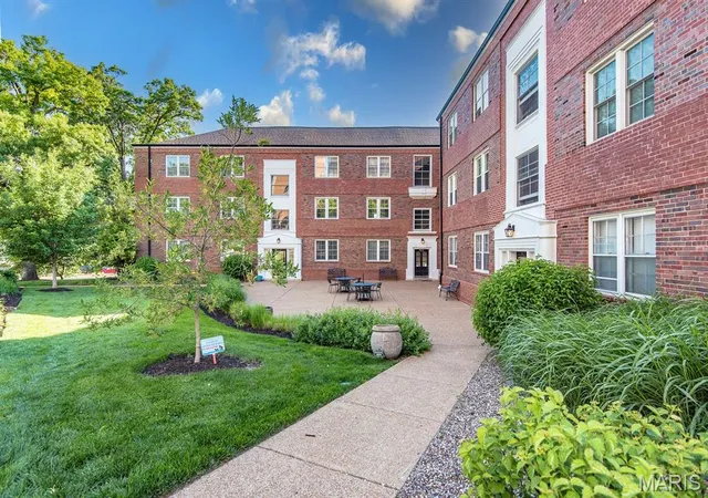 925-s-hanley-rd-f-clayton-mo-63105/hzid_24c43b46