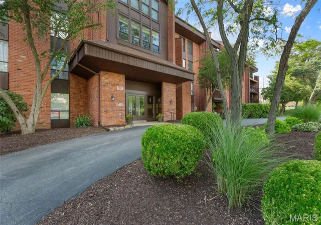 585-coeur-de-royale-dr-301-creve-coeur-mo-63141/hzid_35e0f47c