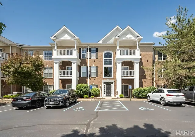 13101-mill-crossing-ct-300-creve-coeur-mo-63141/hzid_af9e38e0