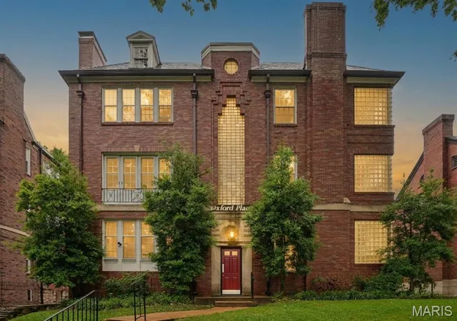 7539-oxford-dr-1w-st-louis-mo-63105/hzid_123fe6be