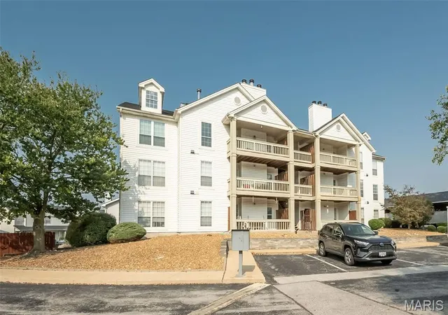 1445-whispering-creek-dr-e-ballwin-mo-63021/hzid_4567a6b3