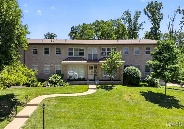 4-delcrest-ct-101-university-city-mo-63124/hzid_7ec97bcb