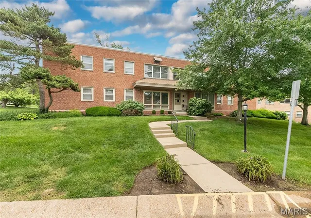 5-delcrest-ct-204-university-city-mo-63124/hzid_a675ba66