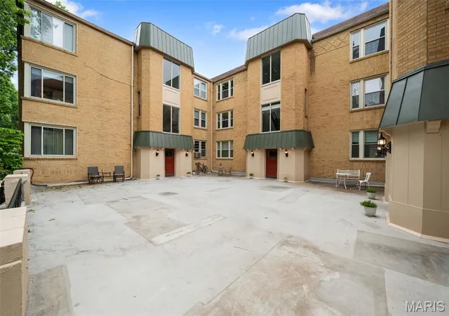7542-york-dr-3e-st-louis-mo-63105/hzid_ce8d1244