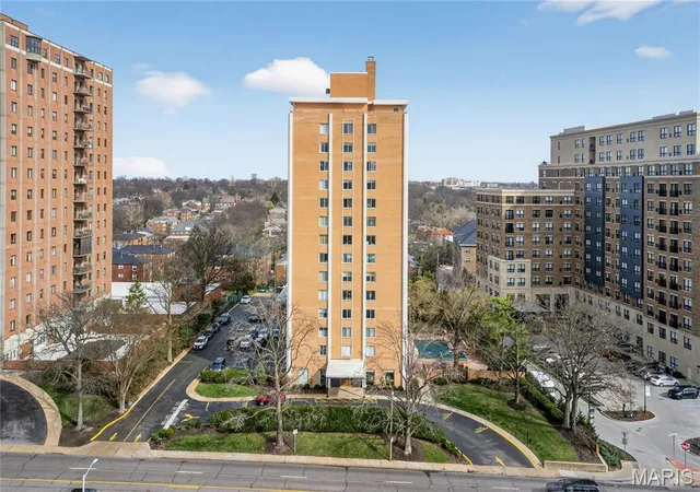 900-s-hanley-rd-11d-st-louis-mo-63105/hzid_f558cf99