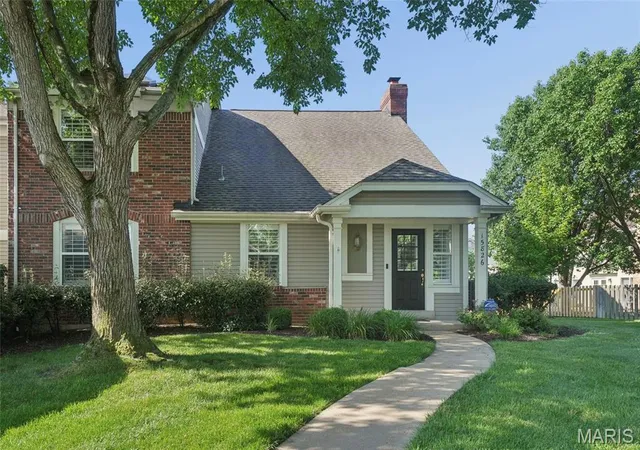 15826-harris-ridge-ct-15826-chesterfield-mo-63017/hzid_bd47b27e