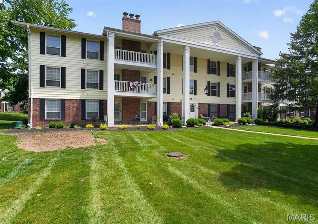 1525-hampton-hall-dr-12-chesterfield-mo-63017/hzid_6aecf032