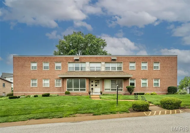 1-delcrest-ct-203-university-city-mo-63124/hzid_2eb1058a