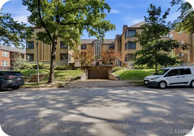 7561-byron-pl-1w-clayton-mo-63105/hzid_3835988d
