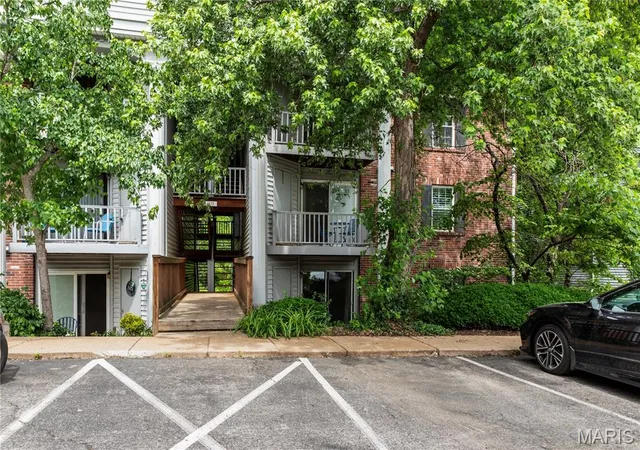 7611-triwoods-dr-d-shrewsbury-mo-63119/hzid_95a31997