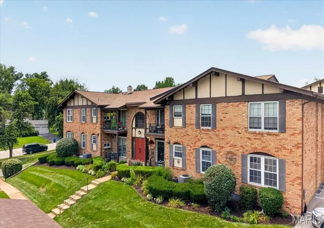 11816-cresta-verde-dr-g-st-louis-mo-63146/hzid_ed316095