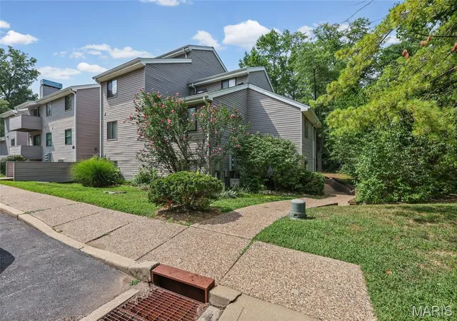 1333-prospect-village-ln-a-ballwin-mo-63021/hzid_a28d1fc2