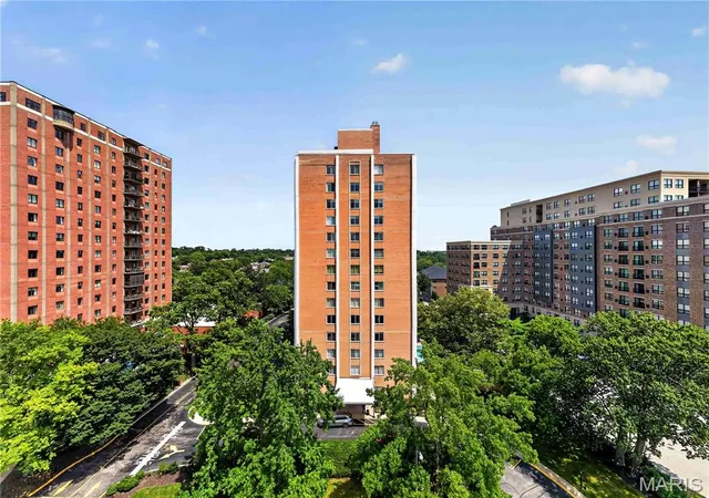 900-s-hanley-rd-4c-clayton-mo-63105/hzid_7d7644ca
