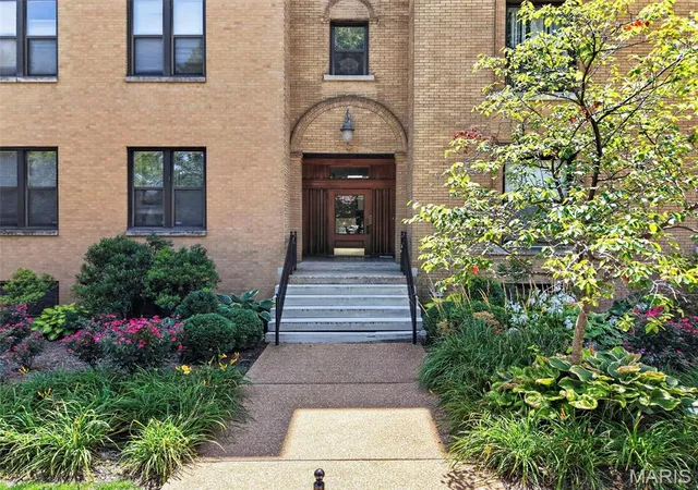 4496-maryland-ave-1b-st-louis-mo-63108/hzid_9cb3914b