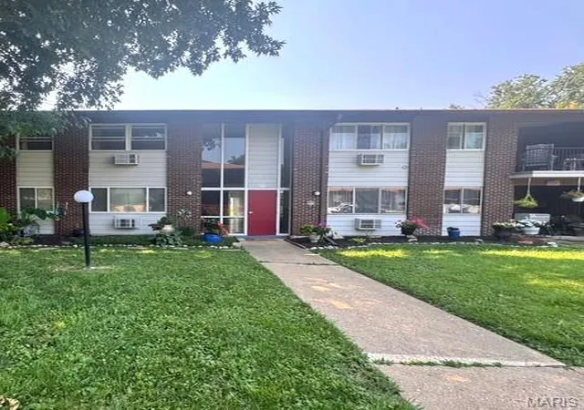 8713-sieloff-dr-h-hazelwood-mo-63042/hzid_b3a4c52f