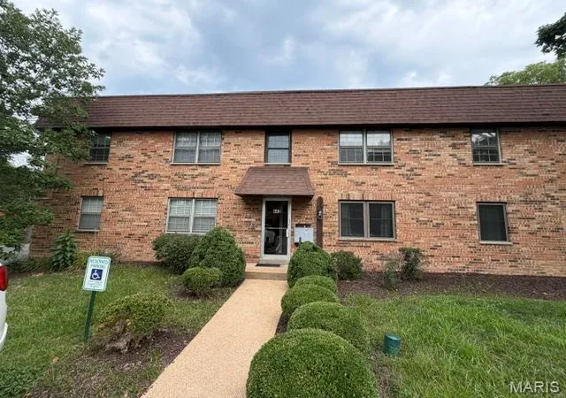 443-s-clay-ave-c-kirkwood-mo-63122/hzid_1cea24ff