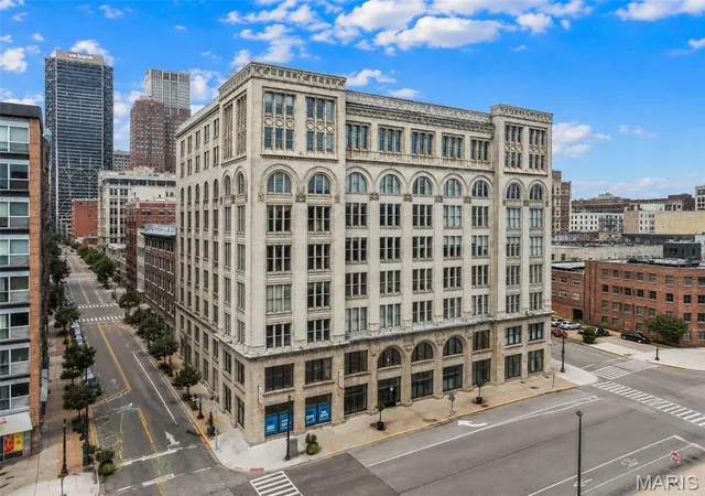 1136-washington-ave-308-st-louis-mo-63101/hzid_a77d7403
