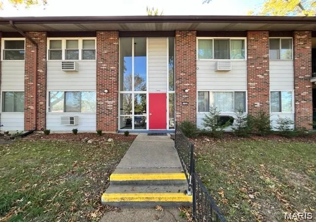 7300-sieloff-dr-d-hazelwood-mo-63042/hzid_fa7bd1c9