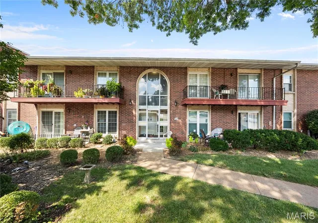 10388-forest-brook-ln-f-st-louis-mo-63146/hzid_cfeaac5d