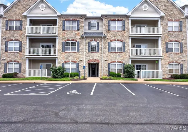 6-monarch-trace-ct-304-chesterfield-mo-63017/hzid_f1df067a