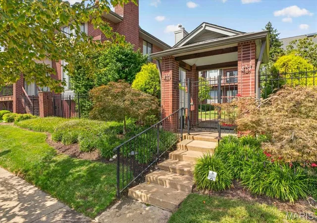 437-clara-ave-18-saint-louis-mo-63112/hzid_8d3aa316