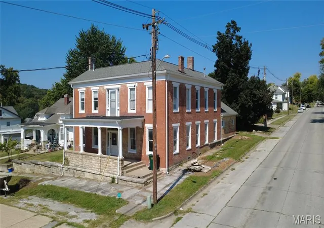 401-kentucky-st-louisiana-mo-63353/hzid_02d54ede