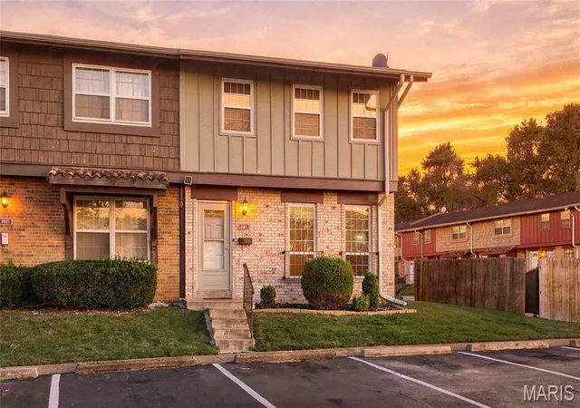 8813-santa-bella-dr-hazelwood-mo-63042/hzid_b9a32f00