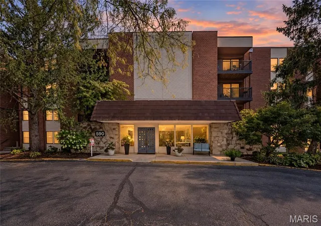 590-sarah-ln-401-saint-louis-mo-63141/hzid_abfd13a3