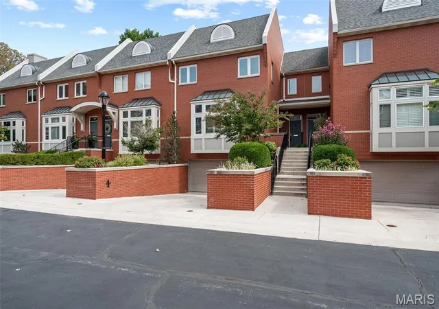 8-w-pine-ct-saint-louis-mo-63108/hzid_aa6271b0