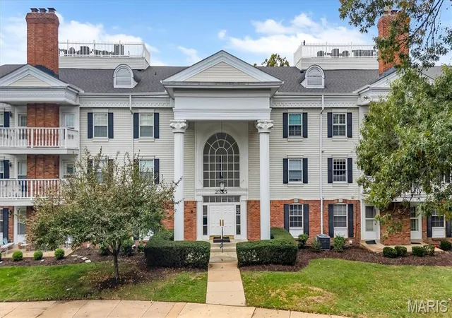 2335-manor-grv-dr-11-chesterfield-mo-63017/hzid_9c48985e